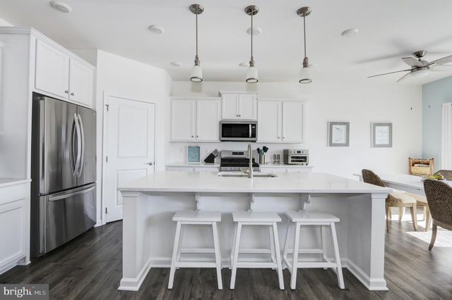 106 LAQUINTA DR, Egg Harbor Township, NJ 08234