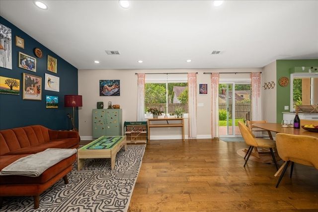 374 South St, Northampton, MA 01060