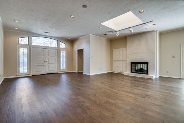 5828 Fallsview Lane, Dallas, TX 75252