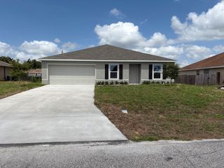 662 SW Hogan Street, Port St Lucie, FL 34983