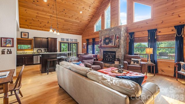 616 Appaloosa Trail, Waynesville, NC 28785