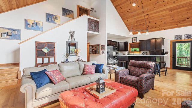 616 Appaloosa Trail, Waynesville, NC 28785