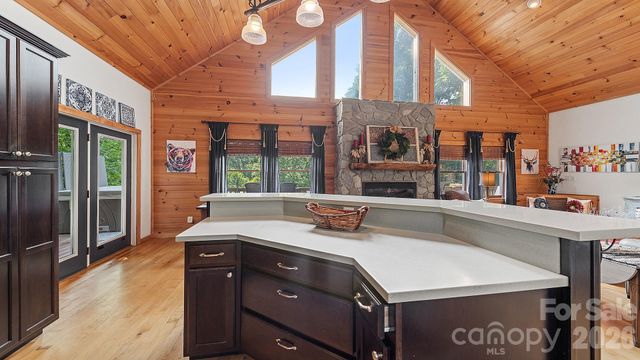 616 Appaloosa Trail, Waynesville, NC 28785