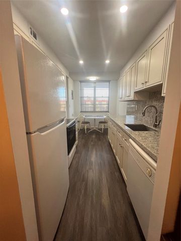 2998 NW 48th Ter 434, Lauderdale Lakes, FL 33313