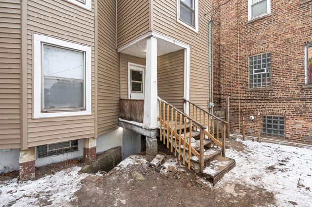 565 Jackson Street, Gary, IN 46402