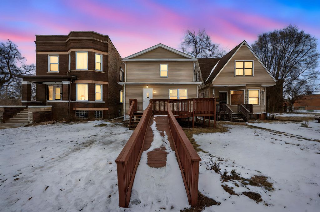 565 Jackson Street, Gary, IN 46402