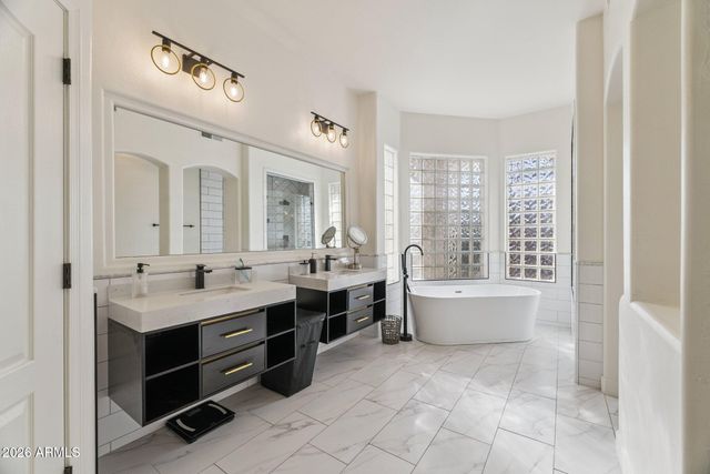 2732 E Hillery Drive, Phoenix, AZ 85032