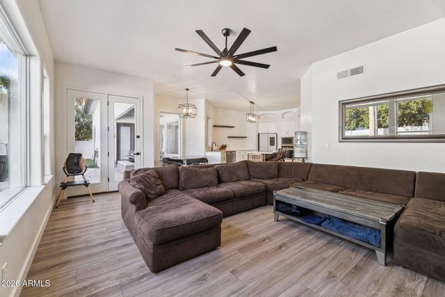 2732 E Hillery Drive, Phoenix, AZ 85032