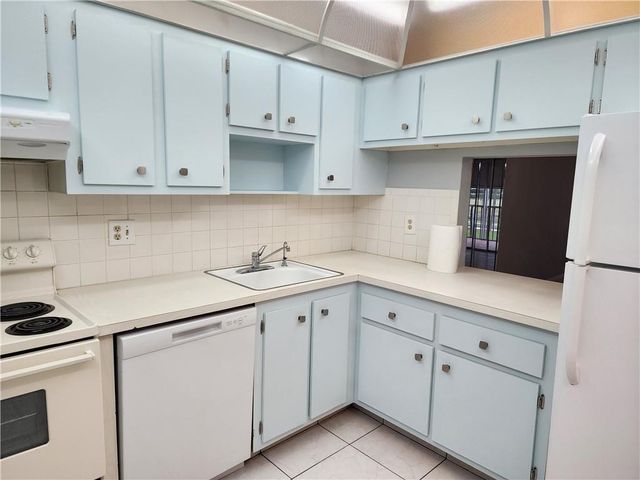 1005 Country Club Drive 207, Margate, FL 33063