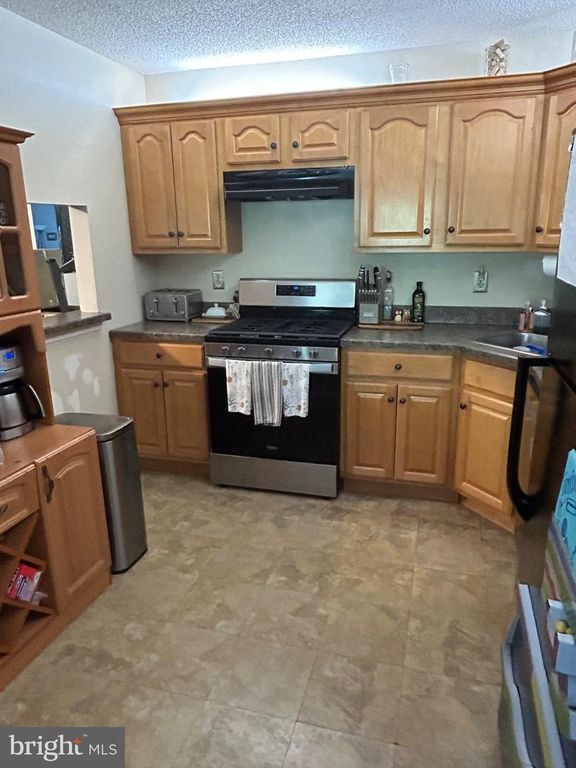 63 HOLLY, TRENTON, NJ 08619 — photo 2