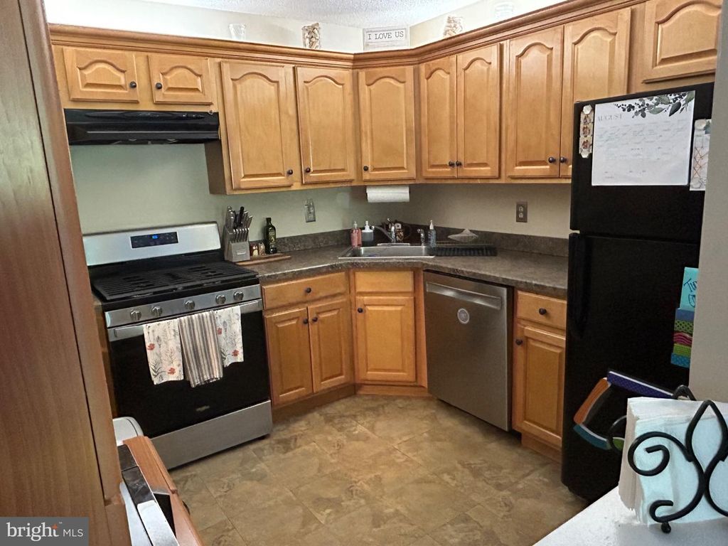 63 HOLLY, TRENTON, NJ 08619 — photo 3