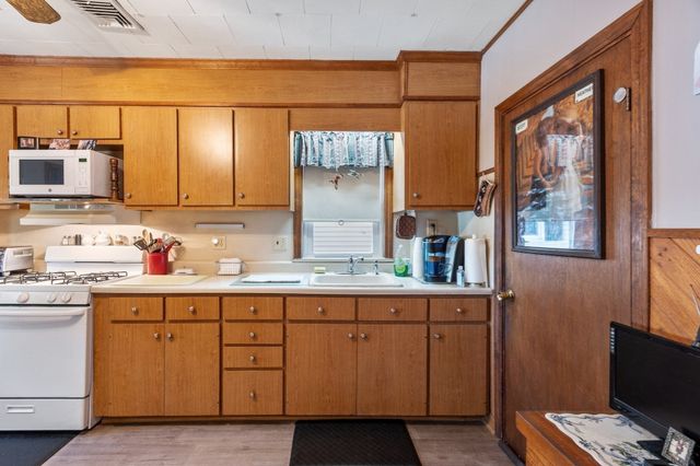 25 Herbert St, Everett, MA 02149