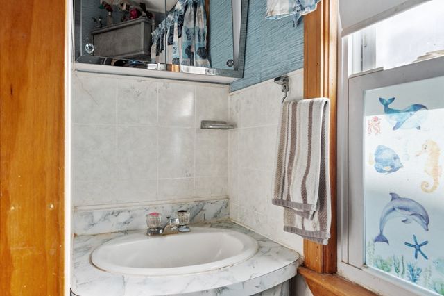 25 Herbert St, Everett, MA 02149