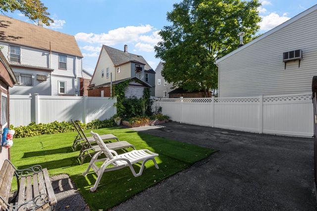 25 Herbert St, Everett, MA 02149