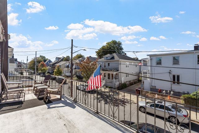 25 Herbert St, Everett, MA 02149