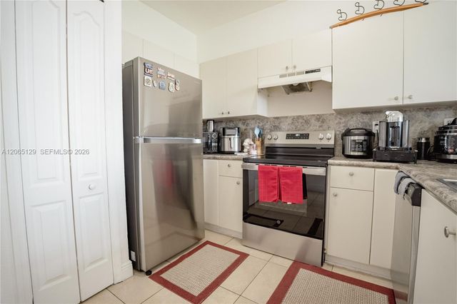 17600 NW 73rd Avenue 201-6, Hialeah, FL 33015