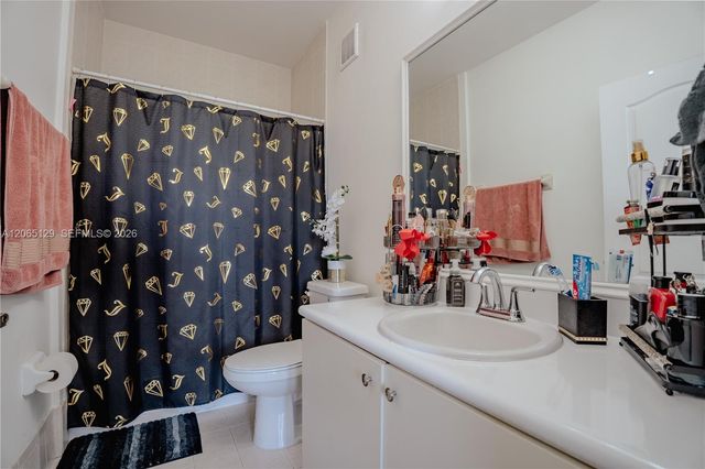 17600 NW 73rd Avenue 201-6, Hialeah, FL 33015