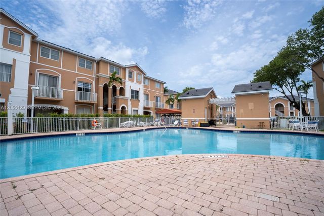 17600 NW 73rd Avenue 201-6, Hialeah, FL 33015