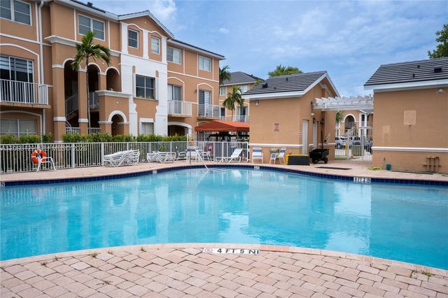 17600 NW 73rd Avenue 201-6, Hialeah, FL 33015