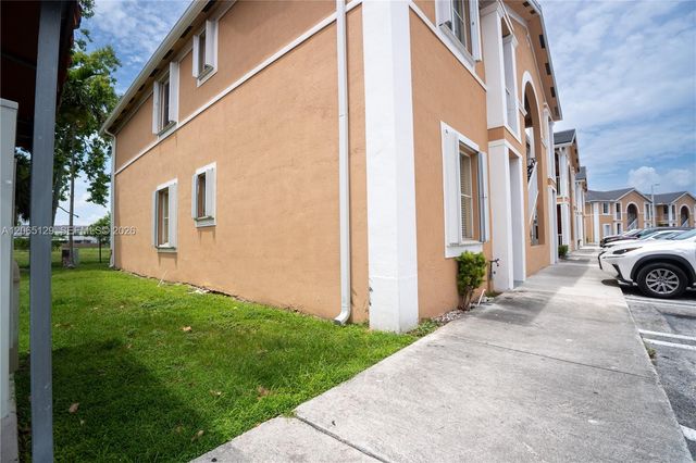 17600 NW 73rd Avenue 201-6, Hialeah, FL 33015