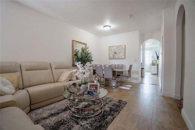 17600 NW 73rd Avenue 201-6, Hialeah, FL 33015