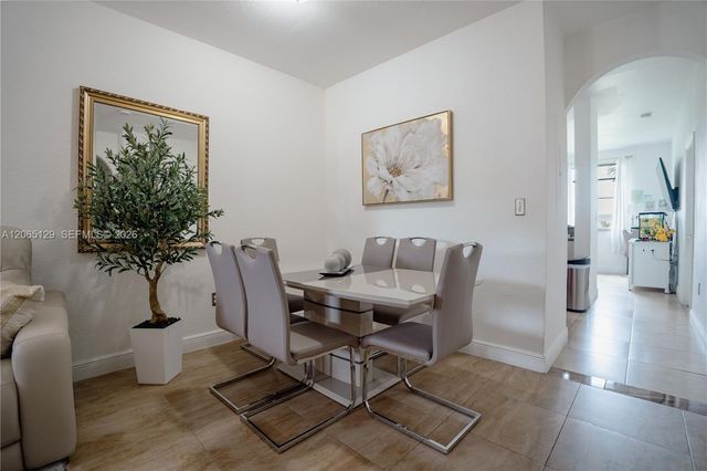 17600 NW 73rd Avenue 201-6, Hialeah, FL 33015