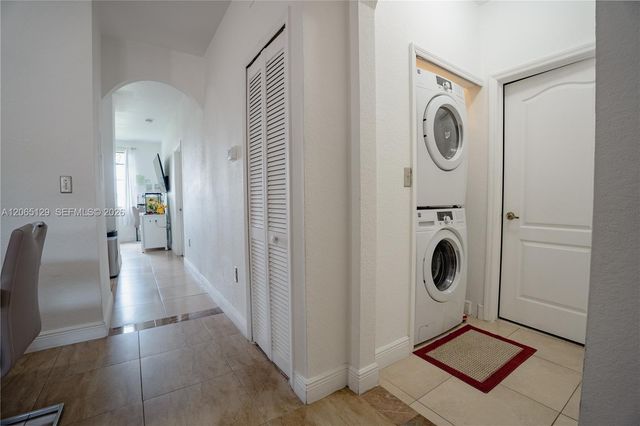 17600 NW 73rd Avenue 201-6, Hialeah, FL 33015