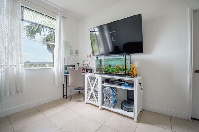 17600 NW 73rd Avenue 201-6, Hialeah, FL 33015