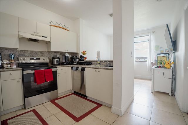 17600 NW 73rd Avenue 201-6, Hialeah, FL 33015