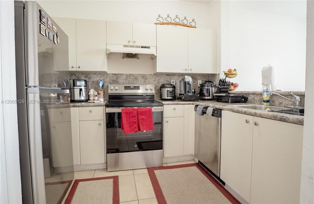 17600 NW 73rd Avenue 201-6, Hialeah, FL 33015