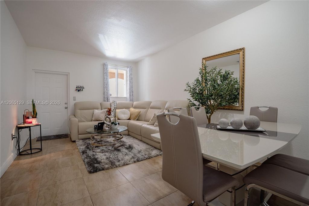 17600 NW 73rd Avenue 201-6, Hialeah, FL 33015