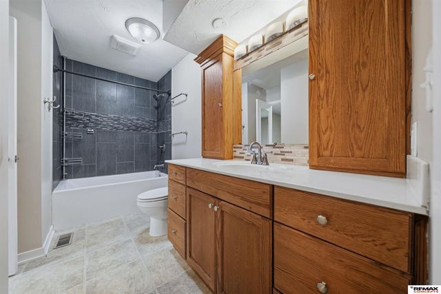 5721 Otoe Street, Lincoln, NE 68506