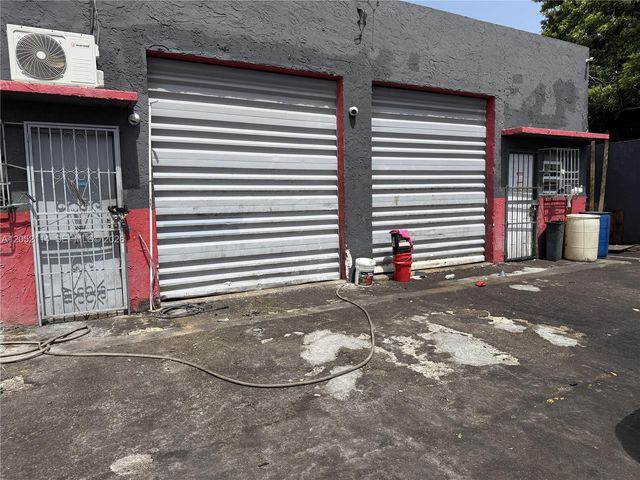 2563 NW 23rd St, Miami, FL 33142