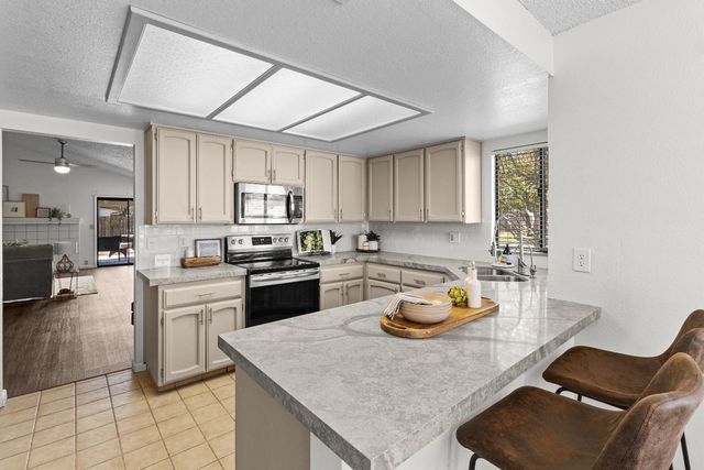 1098 Willow Creek Dr, Yuba City, CA 95991