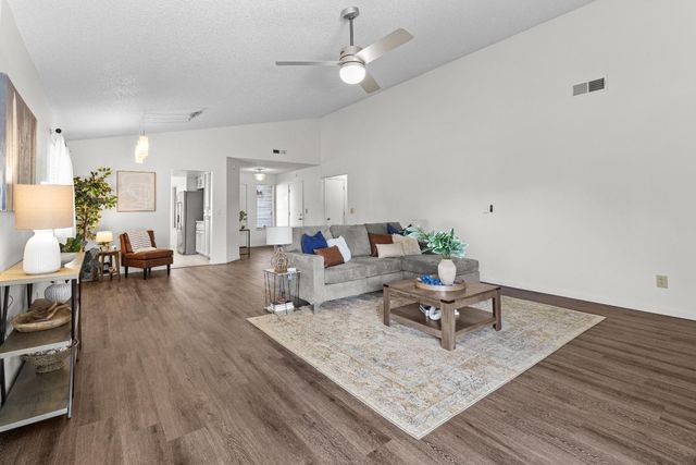 1098 Willow Creek Dr, Yuba City, CA 95991