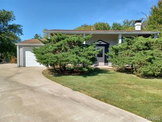 2229 Murray Forest Drive, Maryland Heights, MO 63043