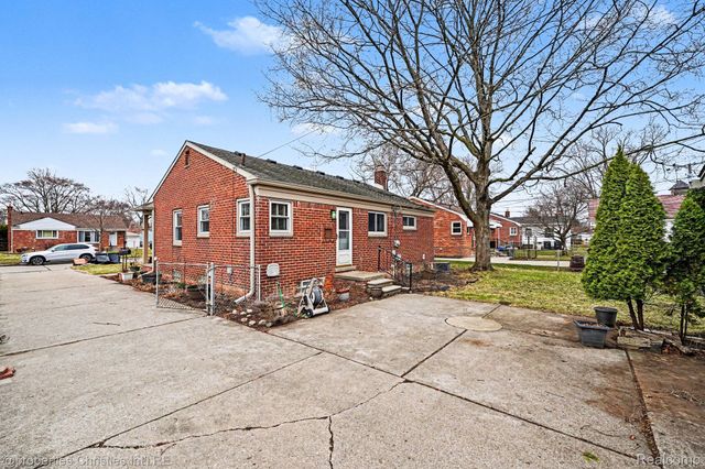 11121 Karen Street, Livonia, MI 48150