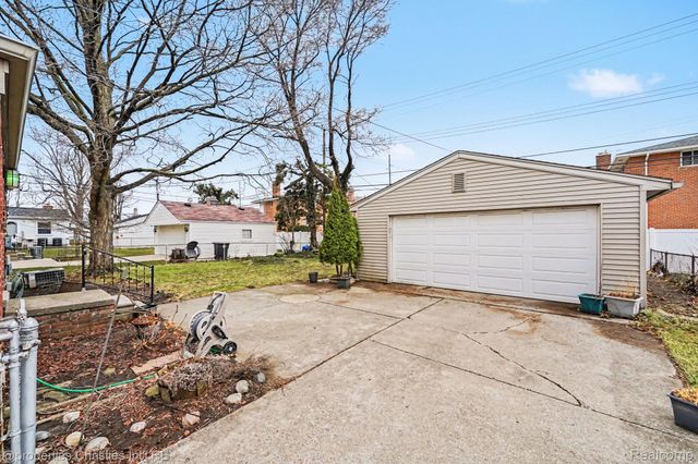 11121 Karen Street, Livonia, MI 48150