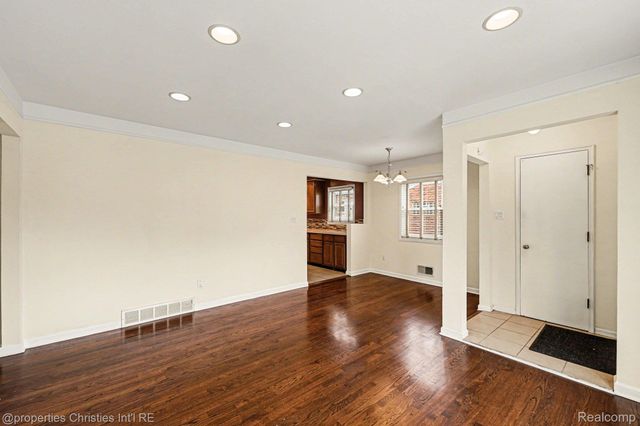 11121 Karen Street, Livonia, MI 48150