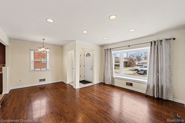 11121 Karen Street, Livonia, MI 48150