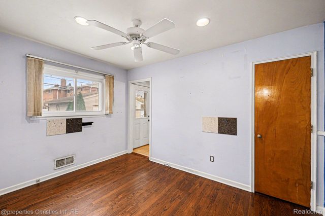 11121 Karen Street, Livonia, MI 48150