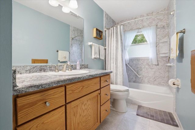 5302 Lakeview DRIVE, Greendale, WI 53129