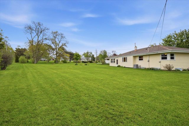 5302 Lakeview DRIVE, Greendale, WI 53129