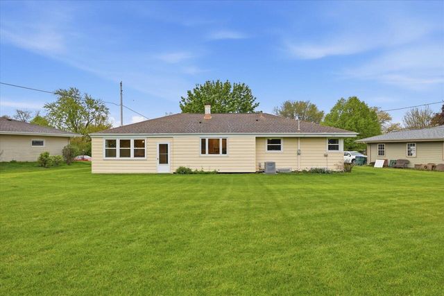 5302 Lakeview DRIVE, Greendale, WI 53129