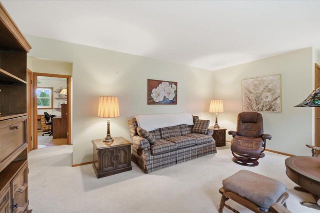 5302 Lakeview DRIVE, Greendale, WI 53129