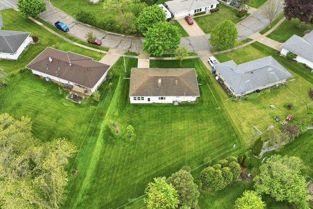 5302 Lakeview DRIVE, Greendale, WI 53129
