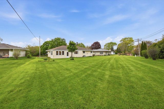5302 Lakeview DRIVE, Greendale, WI 53129