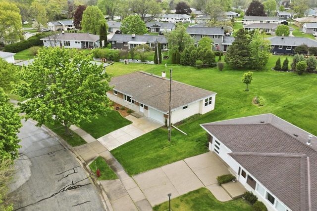 5302 Lakeview DRIVE, Greendale, WI 53129