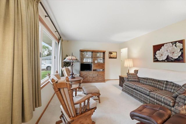 5302 Lakeview DRIVE, Greendale, WI 53129