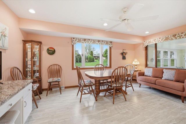 5302 Lakeview DRIVE, Greendale, WI 53129